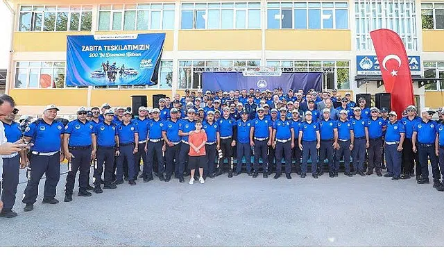 Büyükakın, zabıta yeleğini giydi, telsizle teşkilatın 200. kuruluş yılını kutladı: “Bizim anlayışımızda patron da, efendi de sadece millettir”