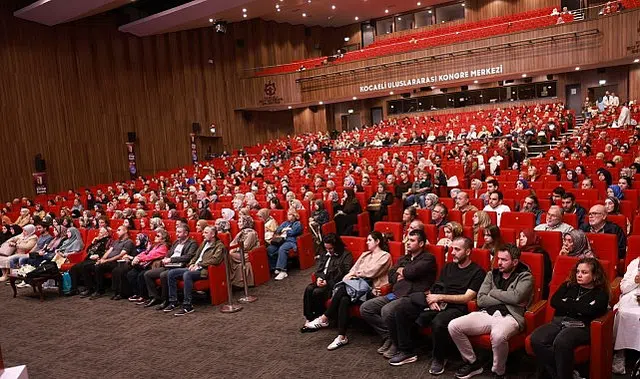 Aydemir, insanın anlam arayışını “ünsiyet” kavramıyla anlattı; “Hepimiz ünsiyet ihtiyacı içerisindeyiz”